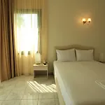 Tosca Palaiontsiflikion